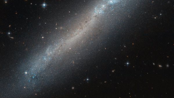 As estrelas azuis e laranja da galáxia NGC 2188 brilham As estrelas azuis e laranja da galáxia NGC 2188 brilham - Sputnik Brasil