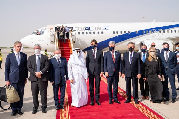 Acordo dos Emirados Árabes Unidos com Israel é 'traição' ao mundo islâmico, diz líder supremo do Irã - Sputnik Brasil