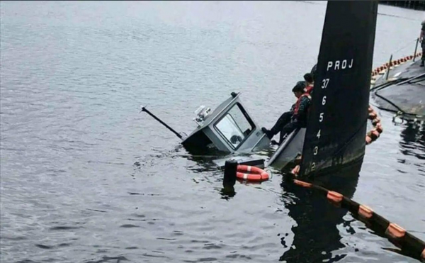 Misteriosas FOTOS mostram menor embarcação da Marinha dos EUA afundada por submarino - Sputnik Brasil