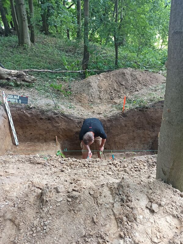 Arqueólogos escavam local de enterro de vítimas da Gestapo na Polônia (FOTOS) - Sputnik Brasil