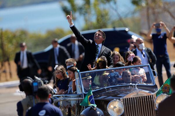 Presidente do Brasil, Jair Bolsonaro, chega para a celebração do Dia da Independência do país, em Brasília - Sputnik Brasil