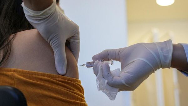 Voluntário recebendo vacina contra o SARS-CoV-2 em São Paulo, Brasil - Sputnik Brasil