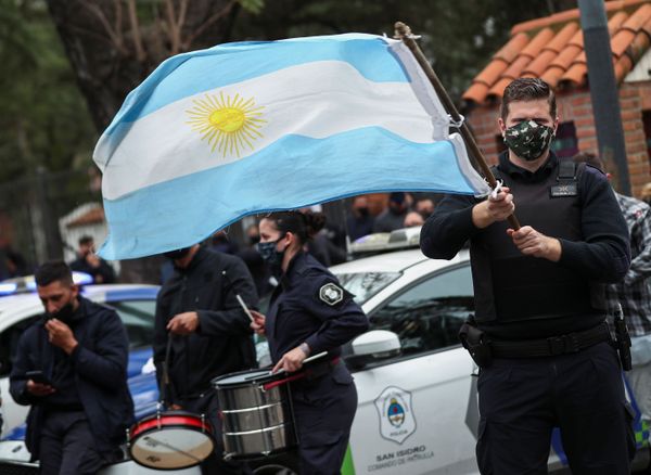 Argentina: Fernández condena protesto policial e apresenta pacote fiscal como solução Argentina: Fernández condena protesto policial e apresenta pacote fiscal como solução - Sputnik Brasil