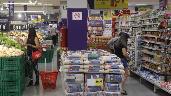 Imagem de supermercado que mostra o aumento de preços do arroz - Sputnik Brasil