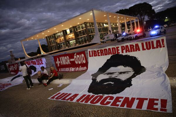 Sob fogo cruzado: qual o futuro da Lava Jato em uma arena cercada de inimigos?  - Sputnik Brasil