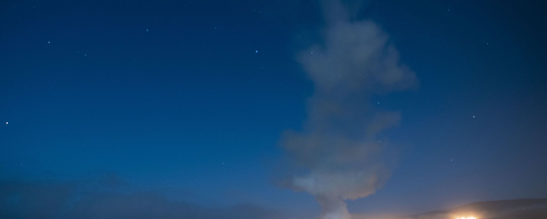 Míssil balístico intercontinental (ICBM, na sigla em inglês) Minuteman III desarmado do Comando de Ataque Global da Força Aérea dos EUA é lançado durante teste operacional na Base da Força Aérea de Vandenberg. Califórnia, EUA, 4 de agosto de 2020 - Sputnik Brasil, 1920, 05.07.2024