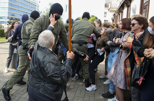 Dois jornalistas da emissora polonesa Belsat são detidos na Bielorrússia - Sputnik Brasil