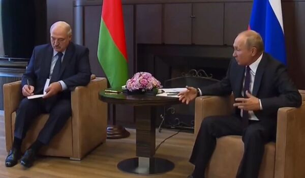 Lukashenko diz que a Bielorrússia elaborará uma reforma constitucional até o final de 2021 Lukashenko diz que a Bielorrússia elaborará uma reforma constitucional até o final de 2021 - Sputnik Brasil