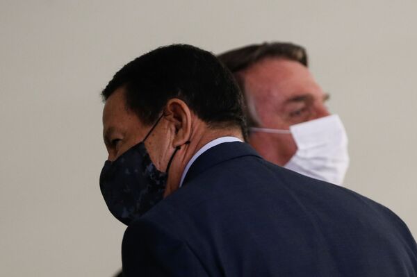 'Na defensiva' com queimadas, Brasil torna-se entrave no acordo Mercosul-UE, diz professor - Sputnik Brasil