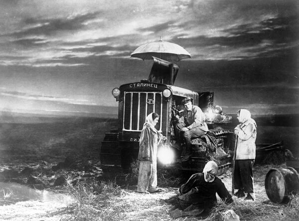 Do trator ao tanque: comédia mostra como 2ª Guerra impactou a vida de agricultores soviéticos - Sputnik Brasil
