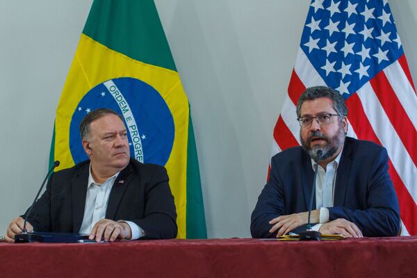 Secretário de Estado dos EUA visitou Brasil para beneficiar campanha de Trump, afirma analista Secretário de Estado dos EUA visitou Brasil para beneficiar campanha de Trump, afirma analista - Sputnik Brasil