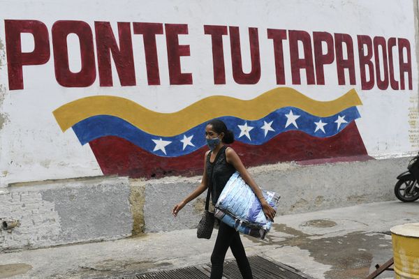 Maduro diz que Venezuela está desenvolvendo antiviral contra a COVID-19 - Sputnik Brasil