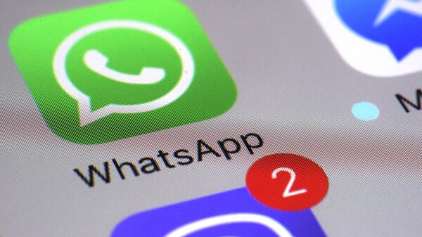 Aplicativo de mensagens WhatsApp em tela de celular - Sputnik Brasil