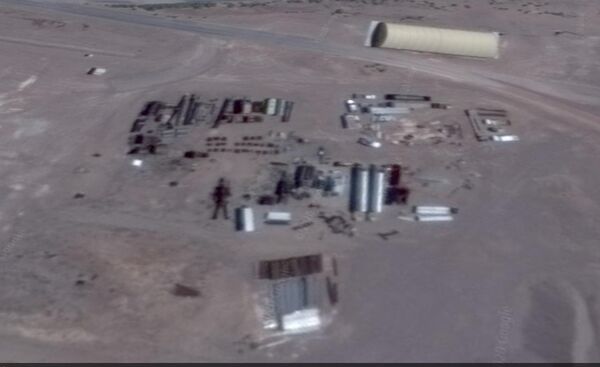 Teórico da conspiração 'flagra' robôs gigantes se 'movendo' na Área 51 (FOTO) - Sputnik Brasil