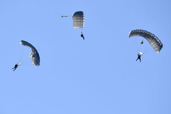 Militares durante desembarque aéreo com participação da Divisão de Pskov das Tropas Aerotransportadas russas
 - Sputnik Brasil