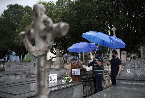 Sem dados de SP e AP, Brasil tem 965 mortes por COVID-19 em 24h; são quase 184 mil óbitos Sem dados de SP e AP, Brasil tem 965 mortes por COVID-19 em 24h; são quase 184 mil óbitos - Sputnik Brasil