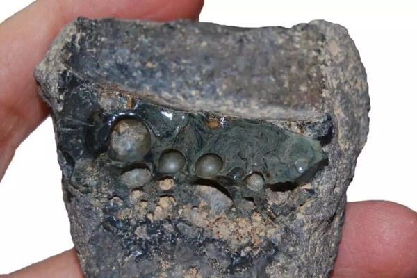 Aço inoxidável usado por persas há quase 1.000 anos é descoberto no sul do Irã (FOTOS) Aço inoxidável usado por persas há quase 1.000 anos é descoberto no sul do Irã (FOTOS) - Sputnik Brasil