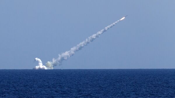 Submarinos russos lançando mísseis contra alvos terroristas na Síria (foto de arquivo) - Sputnik Brasil