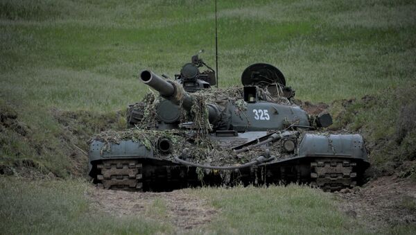 Tanque do Exército da Defesa de Nagorno-Karabakh na linha da frente  - Sputnik Brasil