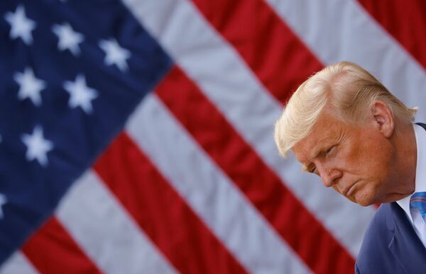 Bolsas dos EUA despencam com anúncio de contágio de Trump por COVID-19 - Sputnik Brasil