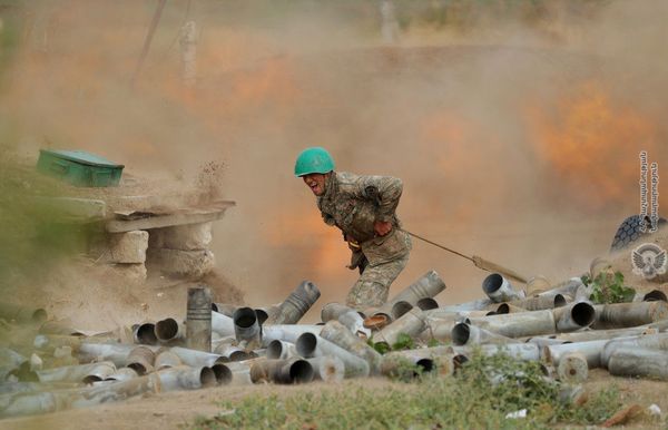 Explosões são ouvidas na capital de Nagorno-Karabakh - Sputnik Brasil