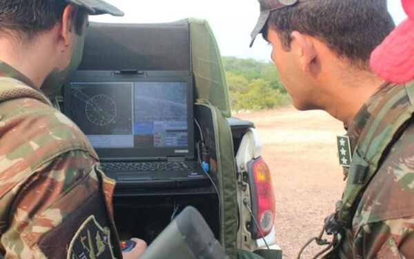 Brigada de Infantaria Paraquedista opera sistema de aeronaves remotamente pilotadas em ambiente amazônico - Sputnik Brasil