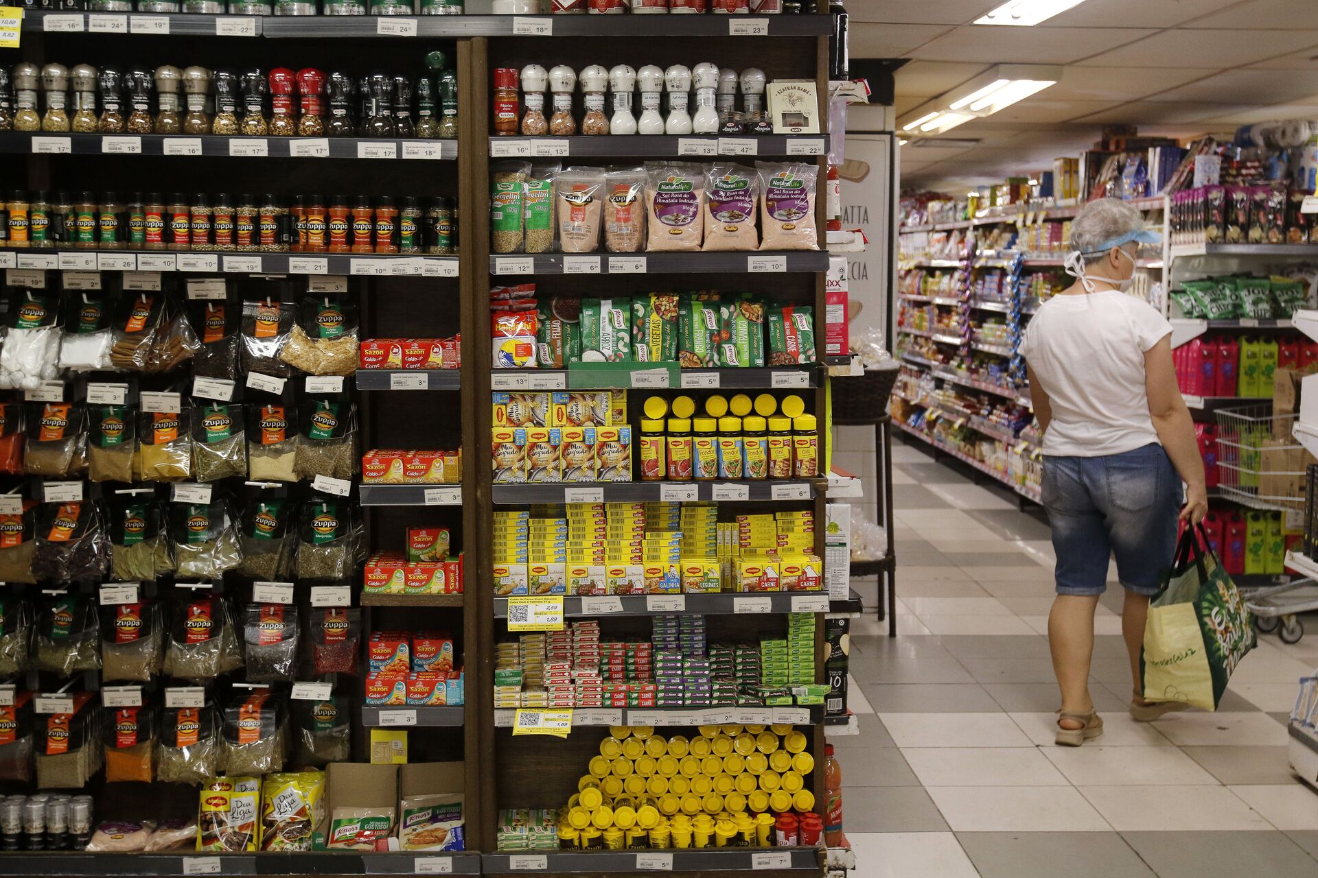 Bloomberg inclui Brasil no Top 5 de países onde aumento de preços de comida poderá gerar protestos - Sputnik Brasil, 1920, 01.03.2021