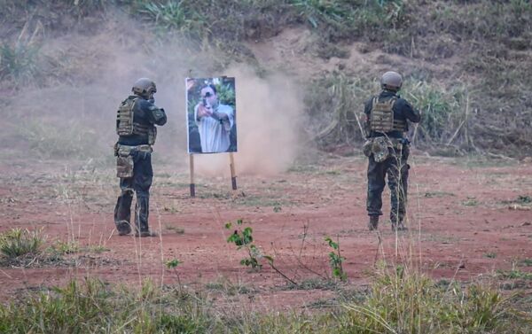 Adestramento conjunto de salto livre operacional (SLOP) entre as Forças Singulares: Marinha do Brasil, Exército Brasileiro e Força Aérea Brasileira - Sputnik Brasil