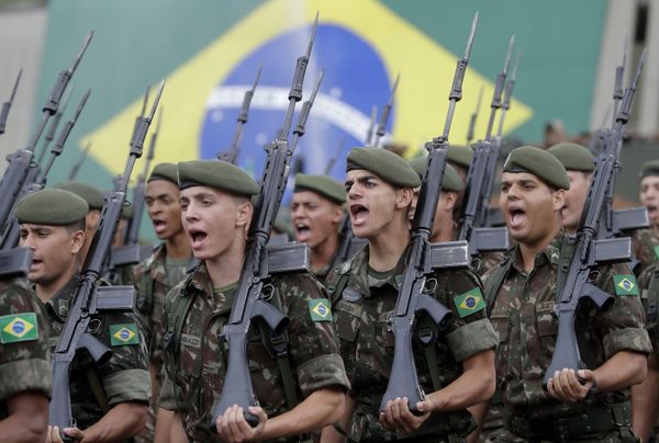 MP vê indícios de superfaturamento em compra de leite condensado pelo governo Bolsonaro, diz mídia - Sputnik Brasil