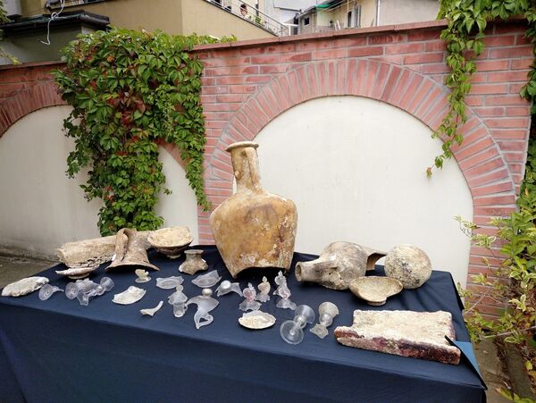 Copos de luxo italianos, possivelmente do séc. XVII, foram descobertos na costa da Bulgária (FOTOS) - Sputnik Brasil