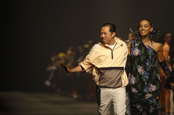 Aos 81 anos, morre o estilista japonês Kenzo Takada, vítima da COVID-19 - Sputnik Brasil