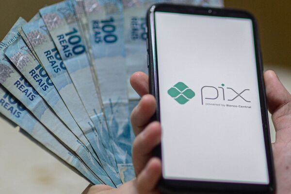 Com 12,2 milhões de operações, PIX movimentou R$ 9,3 bilhões na 1ª semana Com 12,2 milhões de operações, PIX movimentou R$ 9,3 bilhões na 1ª semana - Sputnik Brasil