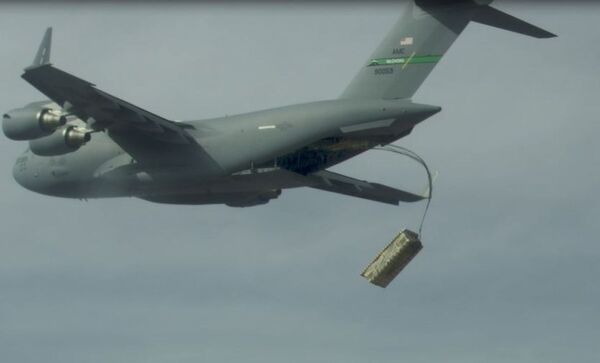 EUA transformam avião de carga C-17 em bombardeiro durante testes (FOTOS) EUA transformam avião de carga C-17 em bombardeiro durante testes (FOTOS) - Sputnik Brasil
