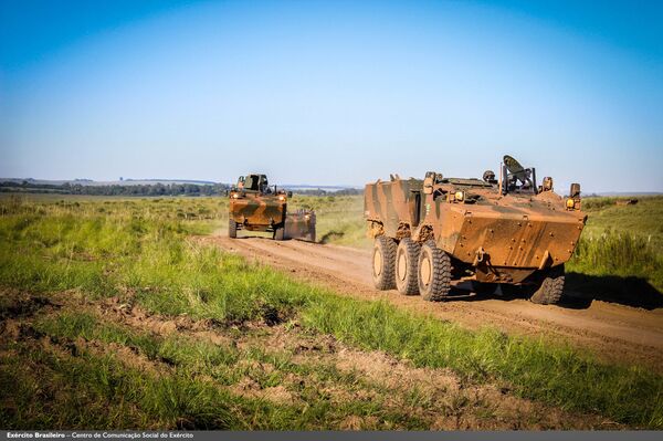 'Moderno' e 'versátil': analistas destacam uso do novo blindado Guarani pelo Exército Brasileiro - Sputnik Brasil