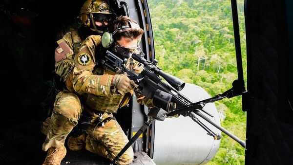 Militares da Marinha, do Exército e da Aeronáutica prosseguem o adestramento para o emprego de helicópteros em embarcações da Força Marítima - Sputnik Brasil