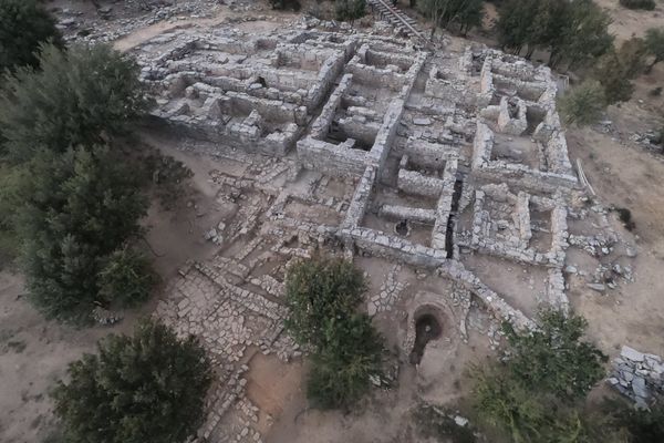 Escavações no local do antigo palácio minoico de Zominthos na ilha de Creta, Grécia - Sputnik Brasil