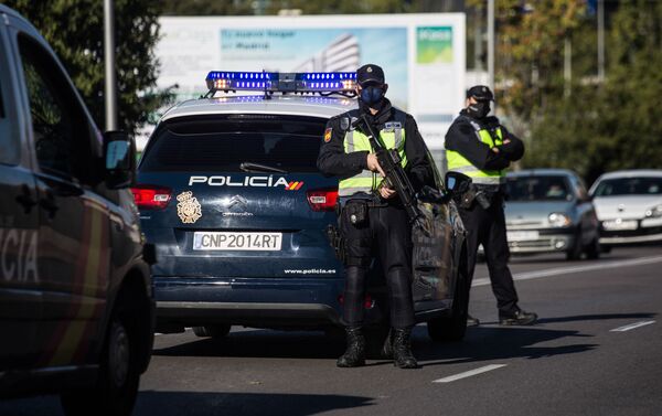 Polciais assegurando lockdown em Madri, Espanha (foto arquivo) - Sputnik Brasil