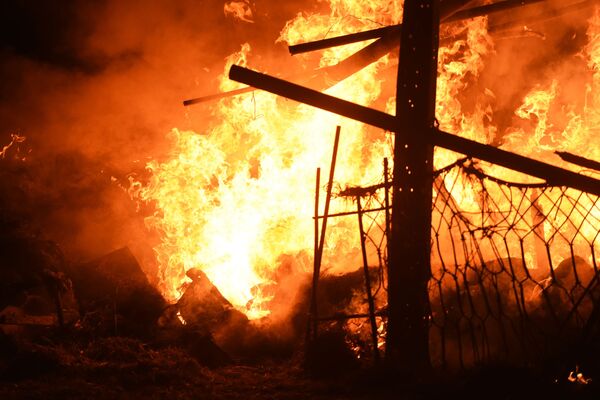 Incêndio destrói casa na capital de Nagorno-Karabakh após ataque das Forças Armadas do Azerbaijão - Sputnik Brasil