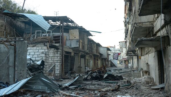 Rua de Stepanakert, capital de Nagorno-Karabakh, destruída durante o recente confronto entre armênios e azeris (foto de arquivo) - Sputnik Brasil