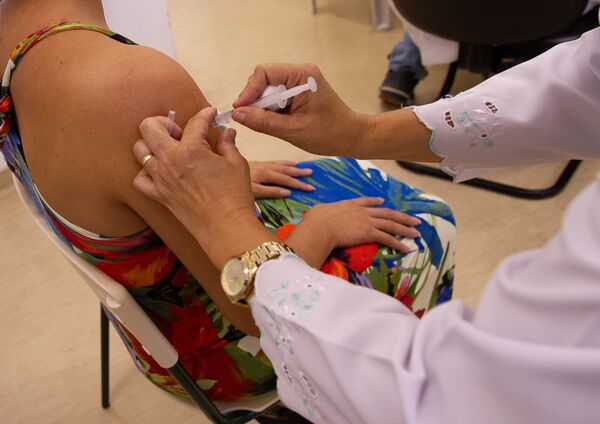 Vacina em janeiro no Brasil: sonho ou realidade? - Sputnik Brasil