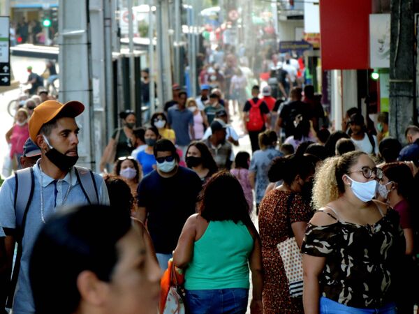 COVID-19: Brasil se aproxima de 155 mil mortes com retorno à estabilidade em média móvel - Sputnik Brasil