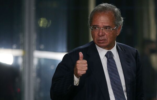 Guedes: Bolsonaro 'quer ser herói', mas 'nosso papel é segurá-lo abaixo do teto de gastos' - Sputnik Brasil