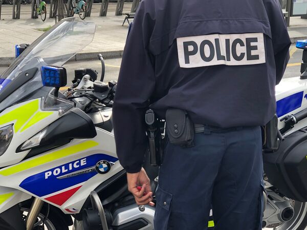 Polícia francesa prende ativistas de extrema esquerda que planejavam realizar ataques pelo país - Sputnik Brasil