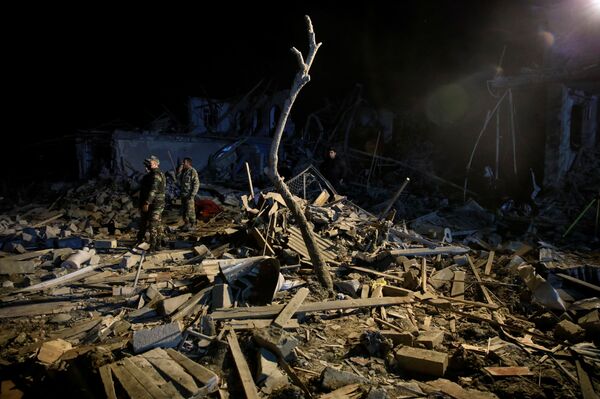 Azerbaijão relata 13 pessoas mortas em ataque com míssil a Ganja Azerbaijão relata 13 pessoas mortas em ataque com míssil a Ganja - Sputnik Brasil