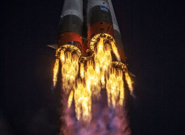 EUA querem comprar da Rússia um assento no voo da Soyuz para a EEI - Sputnik Brasil