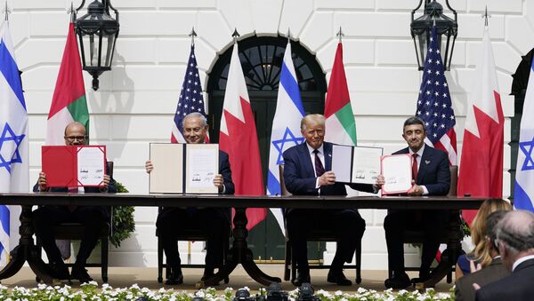 Líderes do Bahrein, Israel, EUA e Emirados Árabes assinam acordo para normalização de laços diplomáticos na Casa Branca - Sputnik Brasil