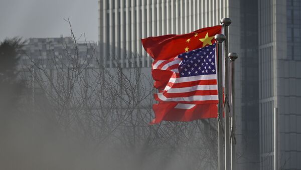 Bandeiras da China e EUA - Sputnik Brasil