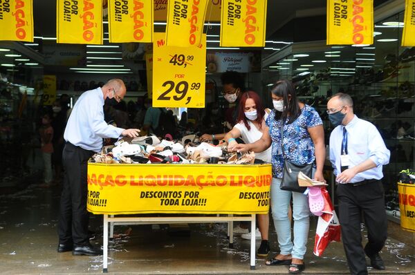 'Salário mínimo sem aumento real detém processo de distribuição de renda no país', avalia economista - Sputnik Brasil