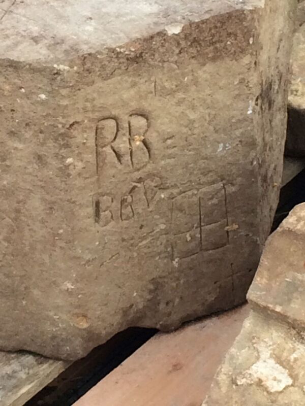 Igreja medieval revela possíveis marcas de 'bruxaria' no Reino Unido (FOTOS) Igreja medieval revela possíveis marcas de 'bruxaria' no Reino Unido (FOTOS) - Sputnik Brasil