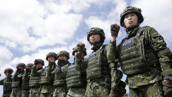 Em Pingtung, Taiwan, soldados participam de um exercício militar atual, em 6 de junho de 2019 - Sputnik Brasil